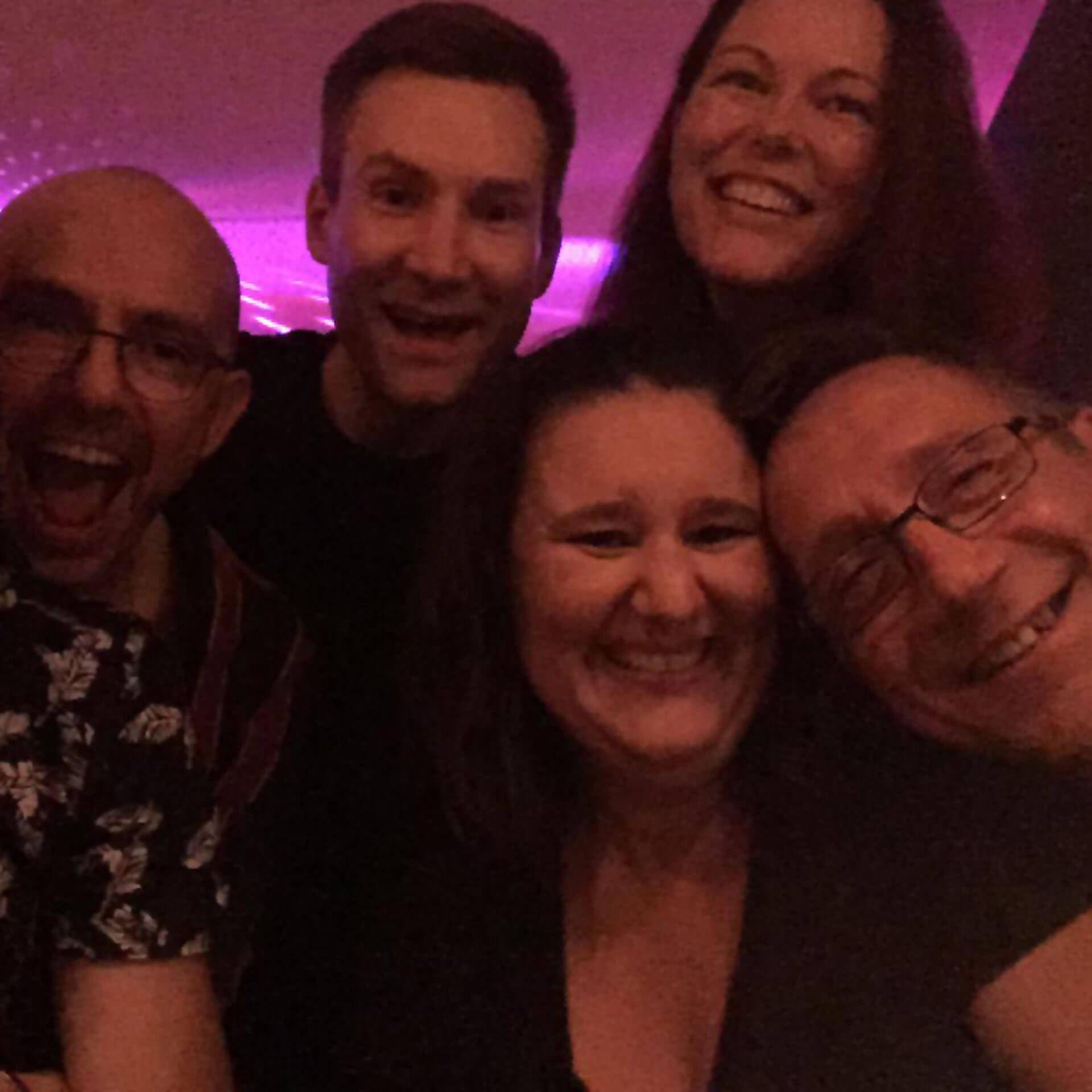 Besucher der monatlichen Tanzparty der Tanzschule Läderach