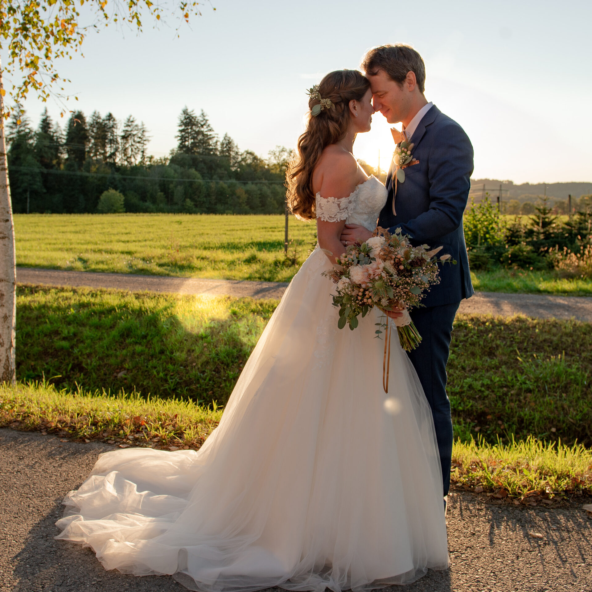 Hochzeitsfoto eines glücklichen Brautpaares